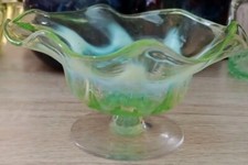 Victorian vaseline uranium