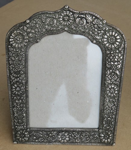 Antique vintage white - /,