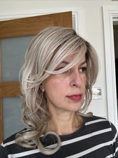 Raquel Welch Always Wig 🙌🏻 shaded biscuit. Average cap. Heat, friendly, fibre