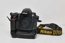 Camera Nikon D700 body with grip