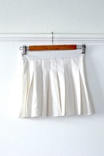 Womens Size 8 White Pleated