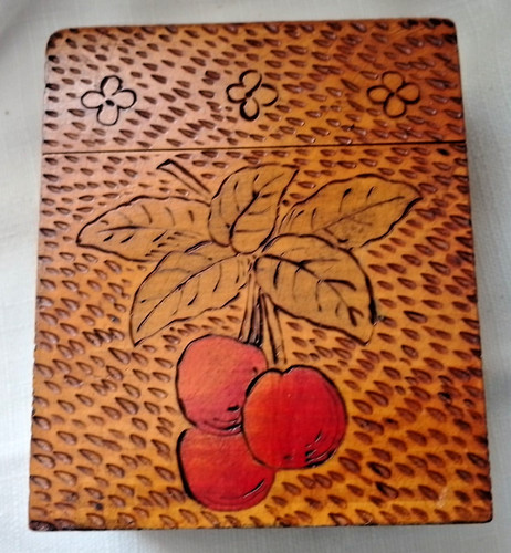 Vintage wooden trinket - , box