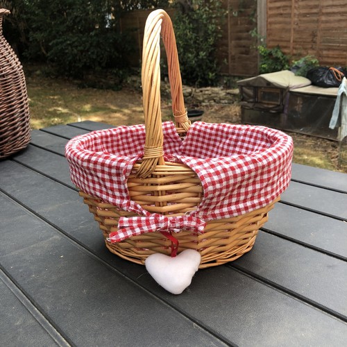 Red white gingham cloth - red,