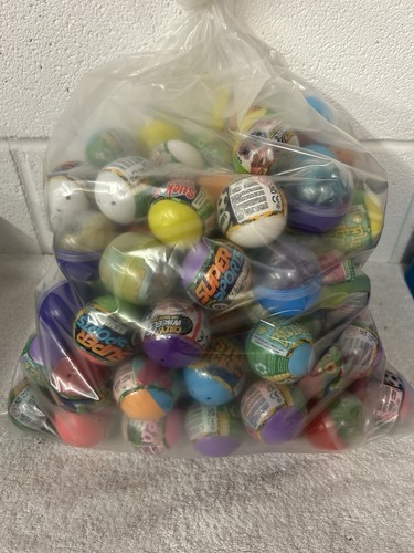 100 toy filled capsules - 100, x