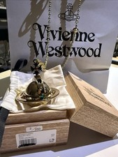 Vivienne Westwood  No.2 Giant