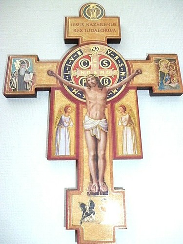 Benedict wood cross - st,