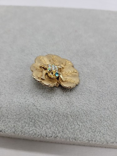 Frog lillypad pin - frog, brooch