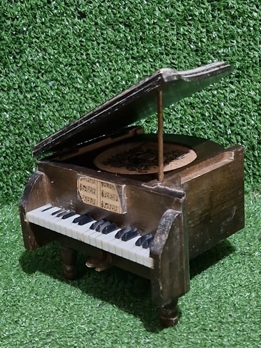 Vintage wooden grand - vintage, piano