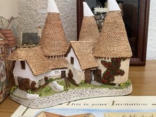 David Winter Triple Oast Handmade and Hand-Painted 1981