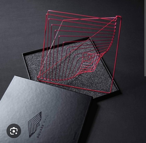 Ivan black square wave - black, kinetic