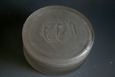 RENE LALIQUE TROIS FIGURINES GLASS BOX - CIRCA 1913