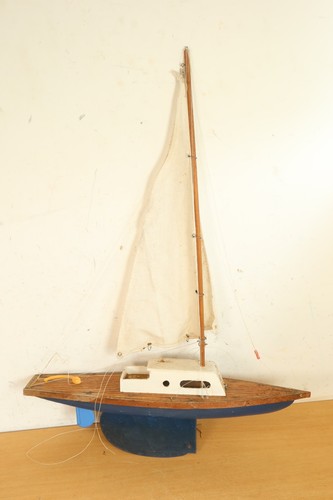 Vintage pond yacht - vintage,
