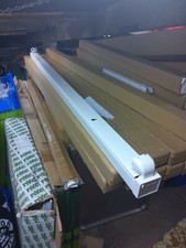 Fluorescent light fitting -