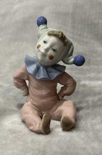 Nao lladro sitting - nao,