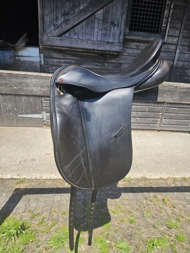 Albion dressage saddle mw - 17.5,