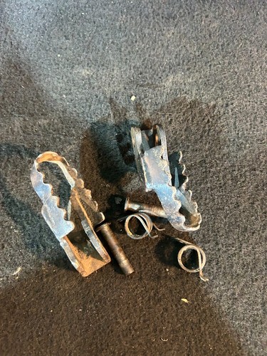 Yamaha foot pegs springs - yamaha,
