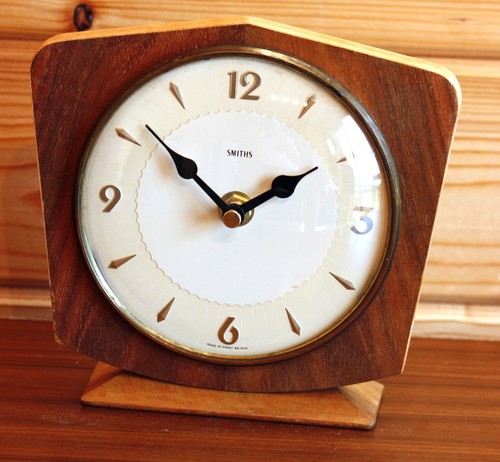Vintage 16cm smiths mantel - vintage,