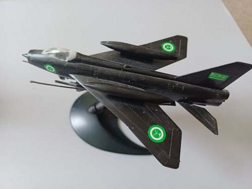Kit built model - model, 1:100