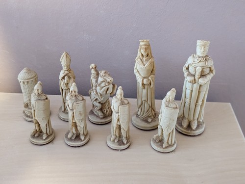 Camalot chess set latex - chess,