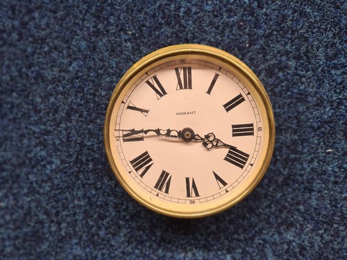 Round engineered brass wall - round,
