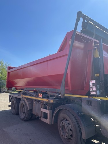 New roll off tipper body - roll,