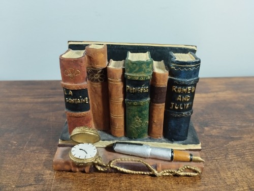 Charming art letter - rack, desk