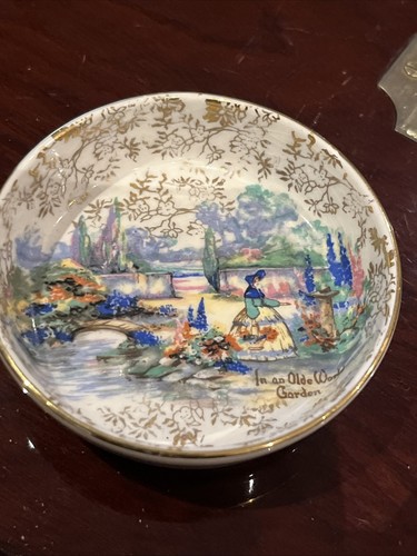 Pretty vintage trinket dish - pretty,