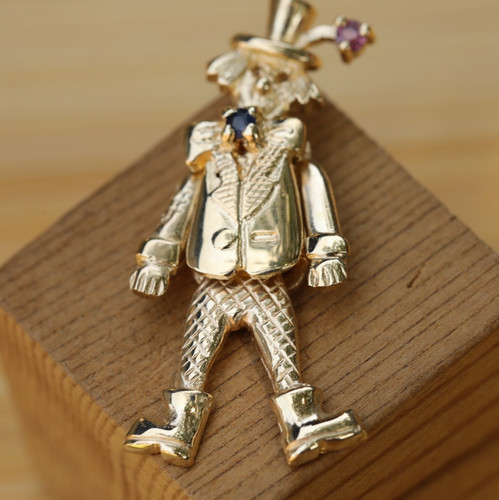9ct solid yellow gold clown - solid,