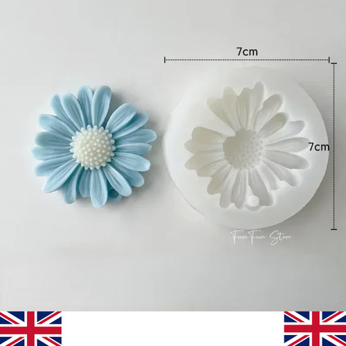 Daisy scented candle - candle,