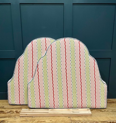 Pair brand new - new, scallop