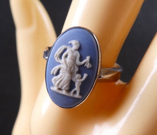 Vintage 1976 wedgwood cameo - vintage,