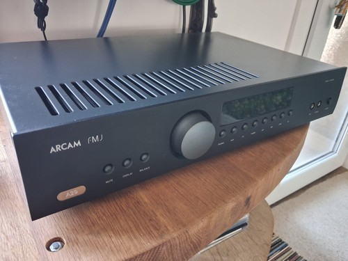 Arcam amplifier fmj - arcam,