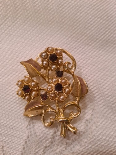 Vintage gold tone faux pearl - vintage,