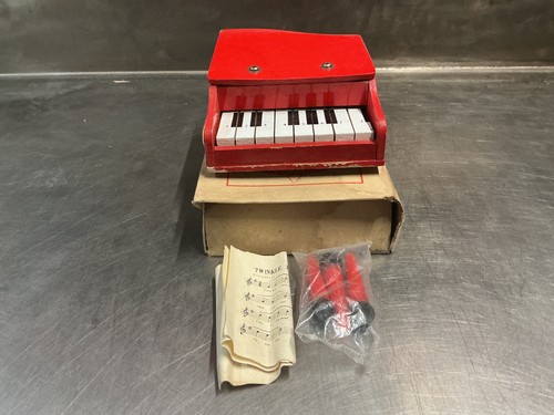 Vintage schoenhut baby grand - vintage,