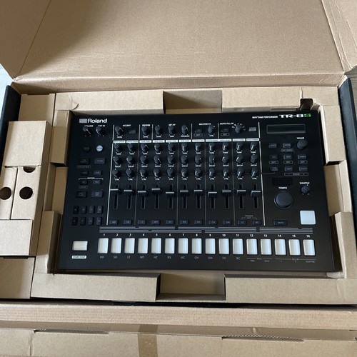 Roland rhythm performer - tr-8s,