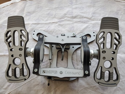 Rudder pedals mfg - ,