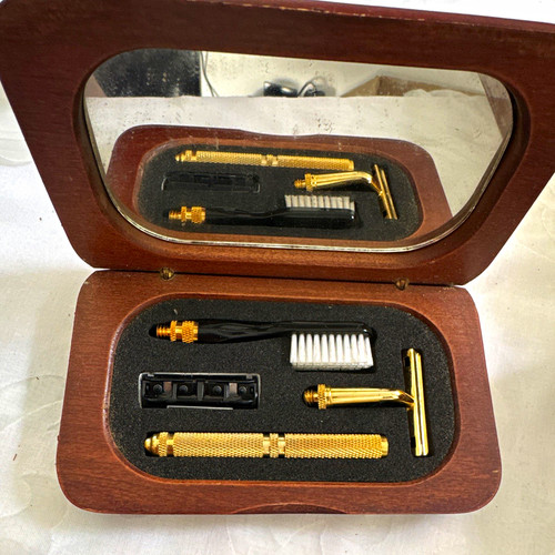 Vintage wooden shaving kit - wooden,