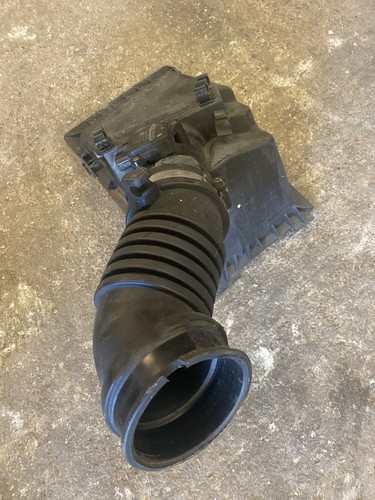 Subaru airbox top and - top,
