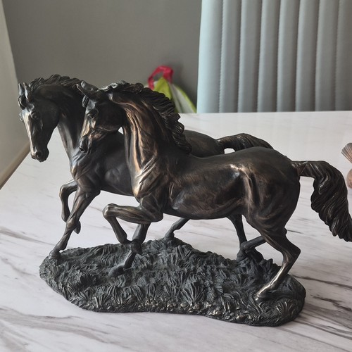 Bronze tone resin - bronze-tone, running