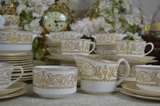 Vintage Royal Worcester Hyde Park  pattern dinner set