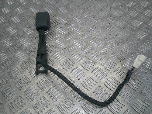Toyota yaris seat belt - seat,