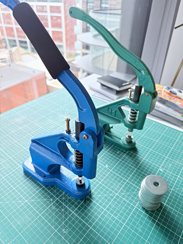 Hand press metal - hand,