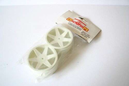 Racing white front wheels - gm,