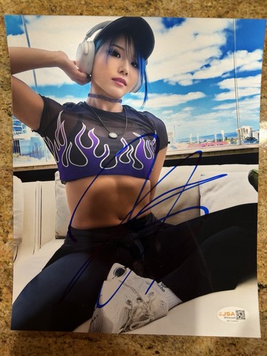 Kari sane wwe signed 8x10 - kari,