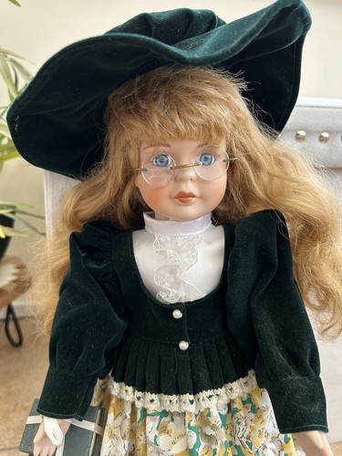 Alberon 857 collector doll - collector,