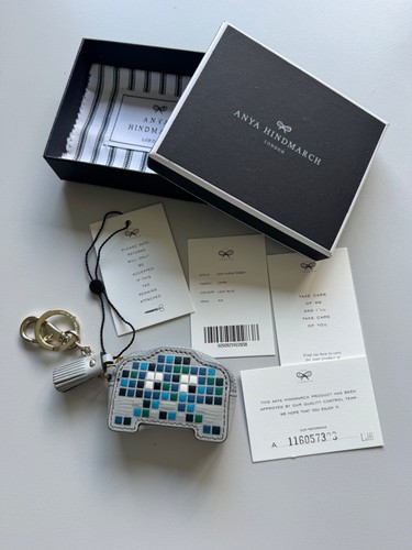 Rare anya hindmarch robot coin - hindmarch,