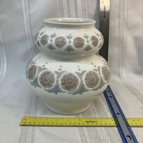 Rare lladro spring vase - rare, "spring
