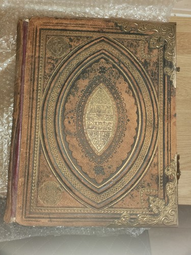 Large antique family - large,
