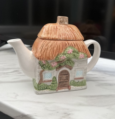 Vintage cottage teapot - cottage,