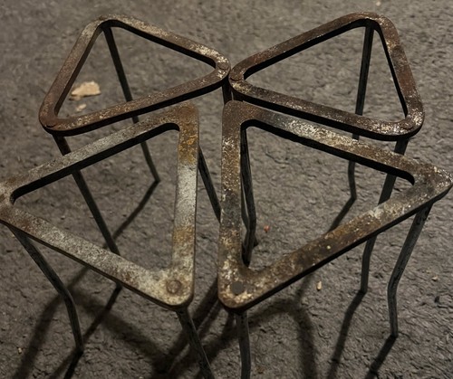 Metal tripod triangle - x,
